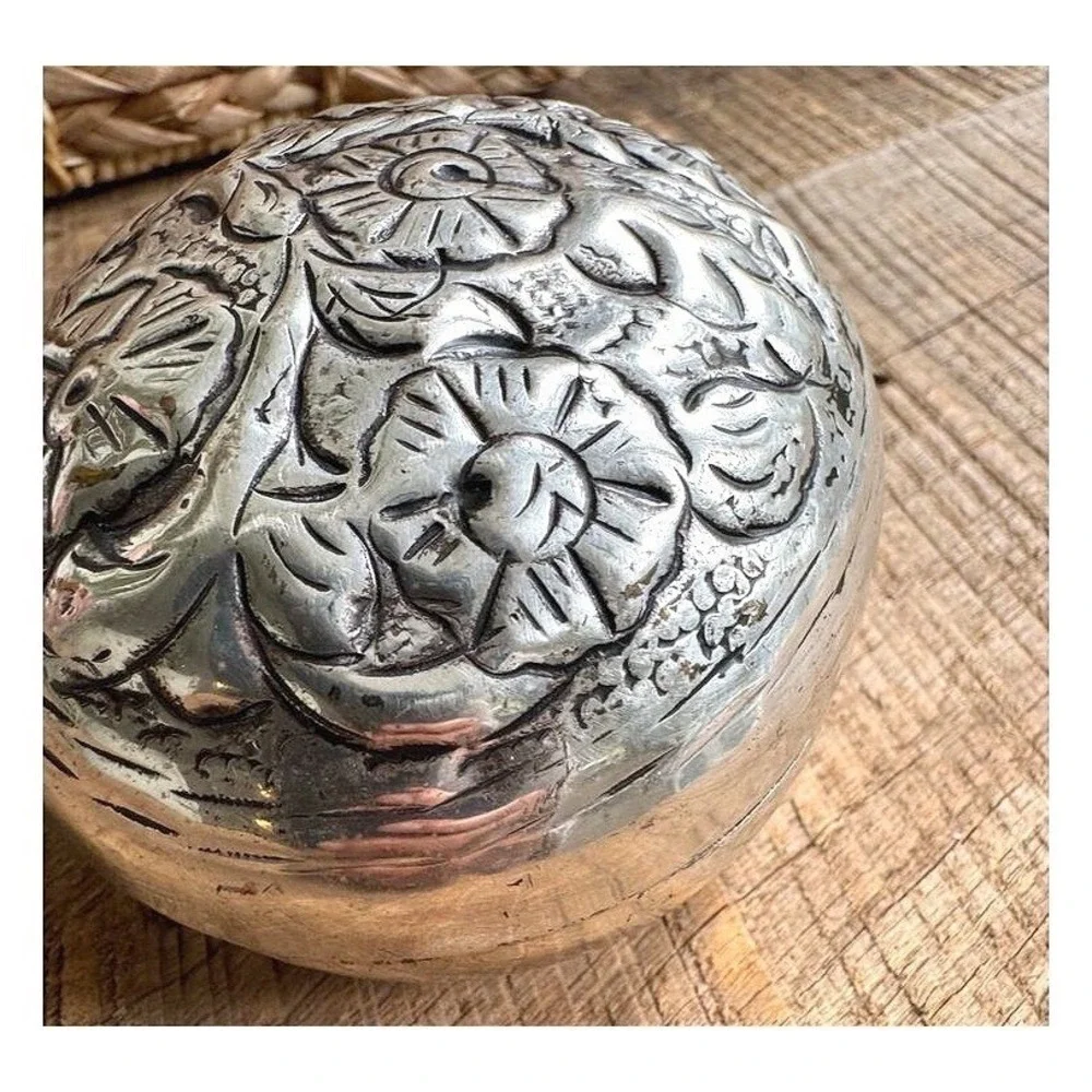 Vintage EPNS Round Silver-Tone Floral Trinket Box Victorian Revival
